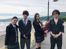 【エンタがビタミン♪】大政絢、岩田剛典＆杉咲花と制服ショット「まだまだいけますね」続々