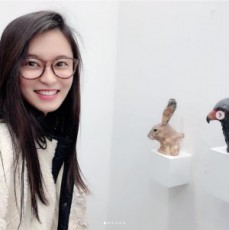 【エンタがビタミン♪】小島瑠璃子『アートフェア東京2019』へ　眼鏡姿に「メガネ女子こじるり最高！」の声
