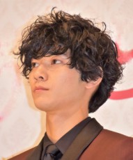 【エンタがビタミン♪】“佐藤健の舞”をオマージュか　『恋つづ』新キャスト・清原翔が上白石萌音と肩パットポーズ