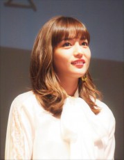 【エンタがビタミン♪】川口春奈、フィギュアスケーター姿に「何だか恥ずかしい」　ファン「可愛いすぎる」と称賛