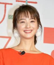 【エンタがビタミン♪】佐々木希「カラダは永遠のテーマ」思わせるレアショットに「グッジョブ息子ちゃん」の声