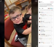 【海外発！Breaking News】眼鏡で両親の顔を初めてはっきり見た2歳半の男児、溢れる涙に周りも涙（米）＜動画あり＞