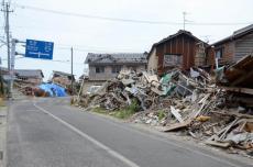 能登半島地震から半年の石川県珠洲市を歩く　壊れたままの家々、被災地は置き去りなのか