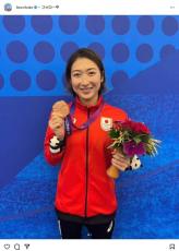水泳・池江璃花子、パリの五輪モニュメントで「マッチョ」ポーズ　3度目の五輪で初のメダルを...エール相次ぐ