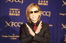 「話さなければいけないことがいくつかある」YOSHIKIが突然の記者会見予告　ファン動揺「明日が来るのが怖い」