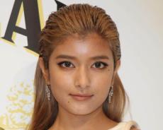 ローラ、身長体重を公表...「BMI 18.4」？　「色気が更に増してる」「腹筋割れてる～」