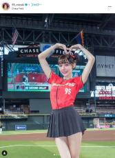 フォロワー180万人超の台湾人気チア、超ミニスカでぷく顔ポーズ　MLB球場に「5人の美女」降臨