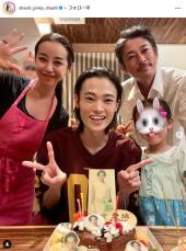 窪塚洋介再婚の妻、21歳息子の誕生日会で「幸せを満喫」　特製ケーキ＆家族写真も「愛が溢れてる」