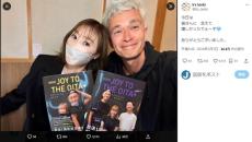 「globe」KEIKO、「マスクなし」写真が「相変わらず美人」　マーク・パンサーと2ショット