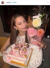 「テラハ史上No.1美女」モデルNiki、28歳の誕生日祝いにネットメロメロ「色気増して可愛く」