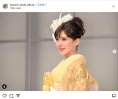 故・岡田眞澄さんの娘26歳モデル、大胆な背中あらわ黒ドレス姿　「色白で綺麗」「後ろ姿もBeautiful」