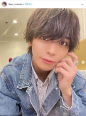 父は人気芸人、母は人気タレント、妹は人気俳優...　26歳イケメンアイドルの近影にネット衝撃「うわぁかっこいい」