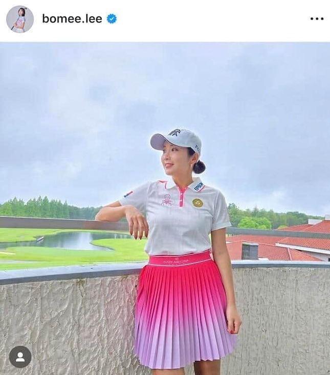女子ゴルフのイ・ボミ、ミニスカウェアでスーパーショットさく裂