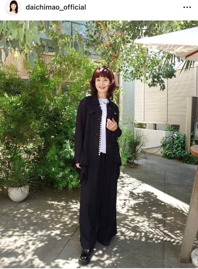 大地真央、肩出し妖艶ドレス姿で異次元の変わらぬ美貌に衝撃 「綺麗