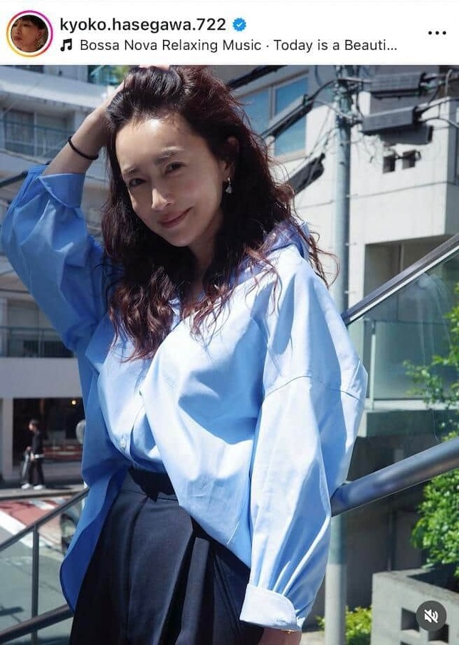 ルフィル　ライトボンディングケープジャケット　長谷川京子さんドラマ着用 長谷川京子、ミニ丈キャミワンピ×サングラスで色気ダダ漏れ 「カッコ良