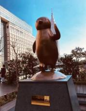 もうSuicaの転売始まってる」「絶対やると思った」 ペンギン柄の現行