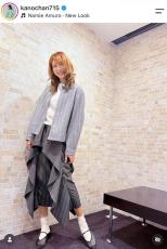 狩野舞子、ミニスカゴルフウェアで元巨人監督・原辰徳らレジェンド