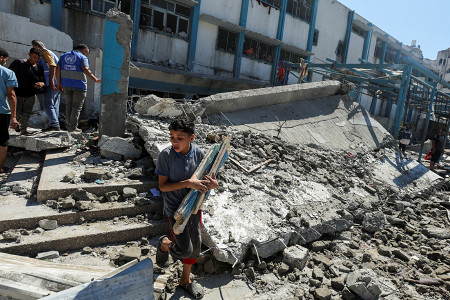 ガザで学校空爆、２３人死亡