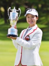 優勝した川崎　女子ゴルフ