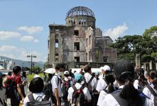 多くの人が訪れた原爆ドーム