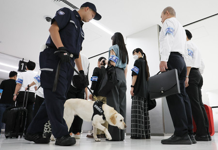 「紙幣探知犬」を導入