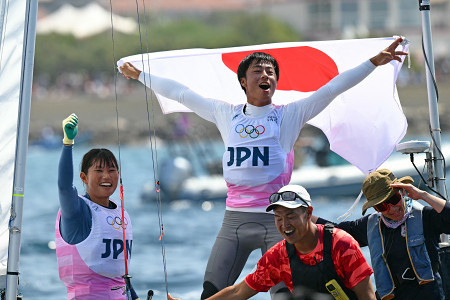 岡田、吉岡組が銀メダル　パリ五輪