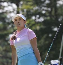 河本が単独首位　女子ゴルフ