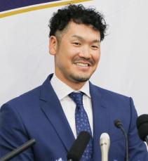 晴れやかに引退会見　プロ野球