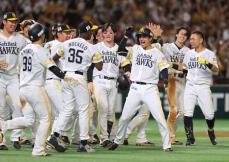 柳町が逆転サヨナラ打　プロ野球