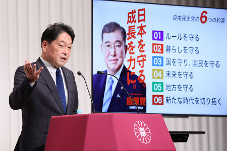 政権公約を発表する小野寺政調会長