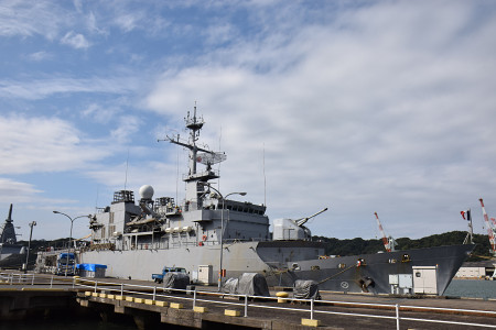 仏海軍艦艇が舞鶴寄港