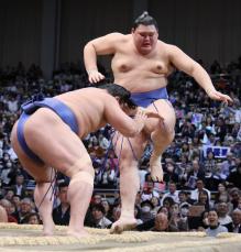 大の里２敗、豊昇龍は６連勝