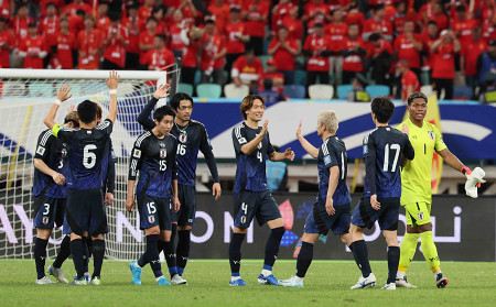 日本、３ゴール快勝　サッカー