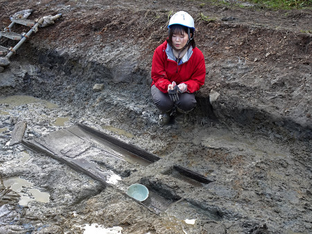 鎌倉時代の木棺墓出土