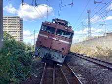 ＪＲ川内駅構内で貨物列車脱線