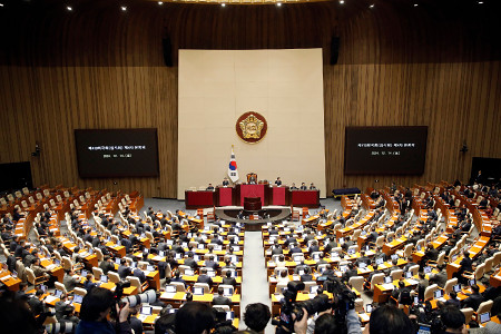 韓国国会、尹大統領の弾劾案可決