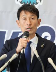 記者会見する金明輝新監督　Ｊリーグ