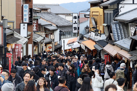 訪日客、年間最多を更新