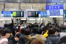 混雑するＪＲ東京駅