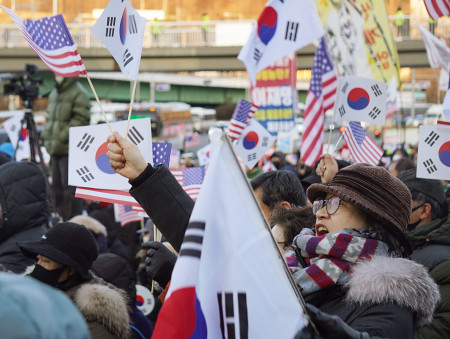 韓国大統領の支持者ら