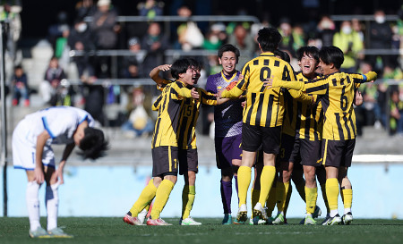 喜ぶ東海大相模イレブン　高校サッカー