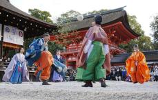 下鴨神社で「蹴鞠初め」