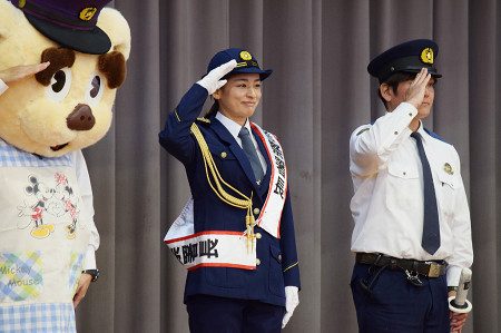 一日署長の尾野真千子さん