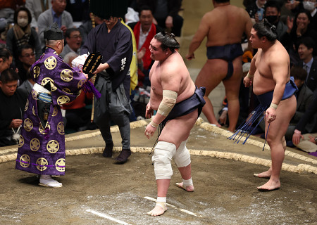 照ノ富士、初日黒星