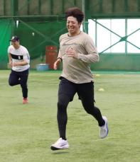 練習する野間　プロ野球