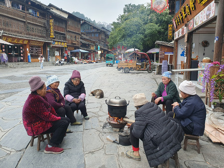 中国、定年引き上げに着手