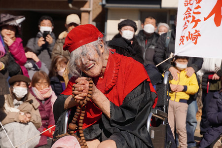 鎮魂を祈るギリヤークさん