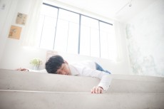 仕事でのストレスで睡眠不足に！最悪のサイクルからの脱出法