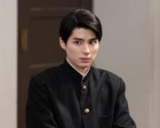 NHK『虎に翼』登場の25歳俳優の“出身地ならではの繊細さ”。色っぽい横顔にも注目