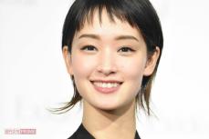 「新たなファンつきそう」剛力彩芽の激変“ピンク髪”が好感触、解放された“元カレ”呪縛